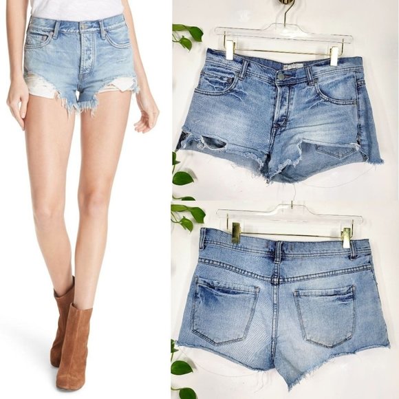 FREE PEOPLE Women's Blue Washed Denim Shorts 28 Raw Hem Distress Rip Button Fly - Picture 1 of 12